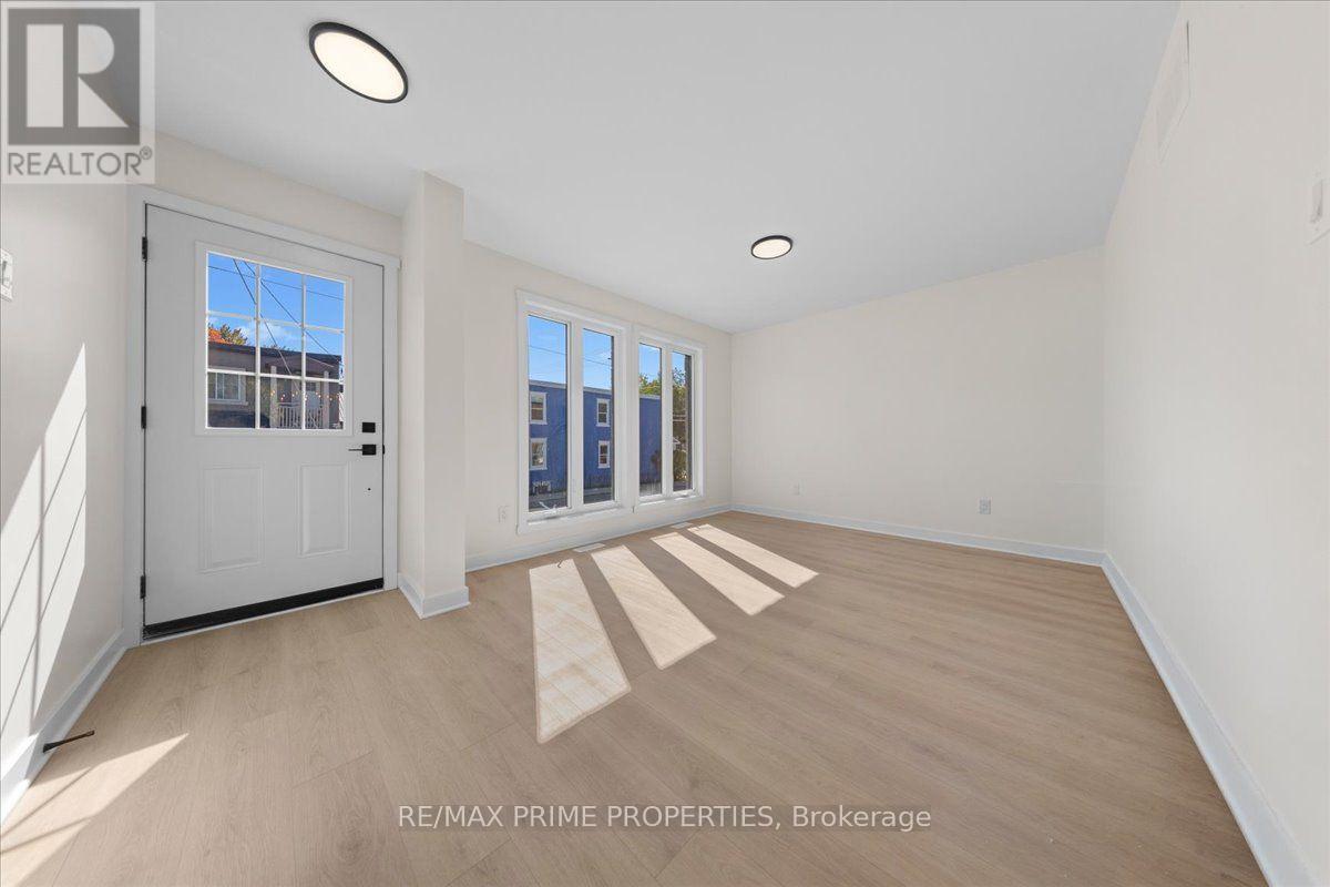 207 Carillon Street Property Photo 2