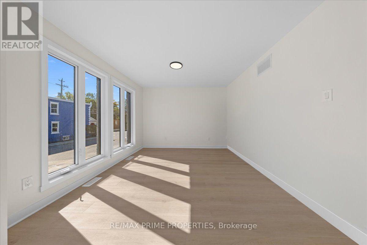 207 Carillon Street Property Photo 3
