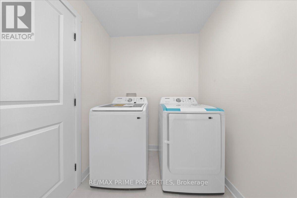 207 Carillon Street Property Photo 5