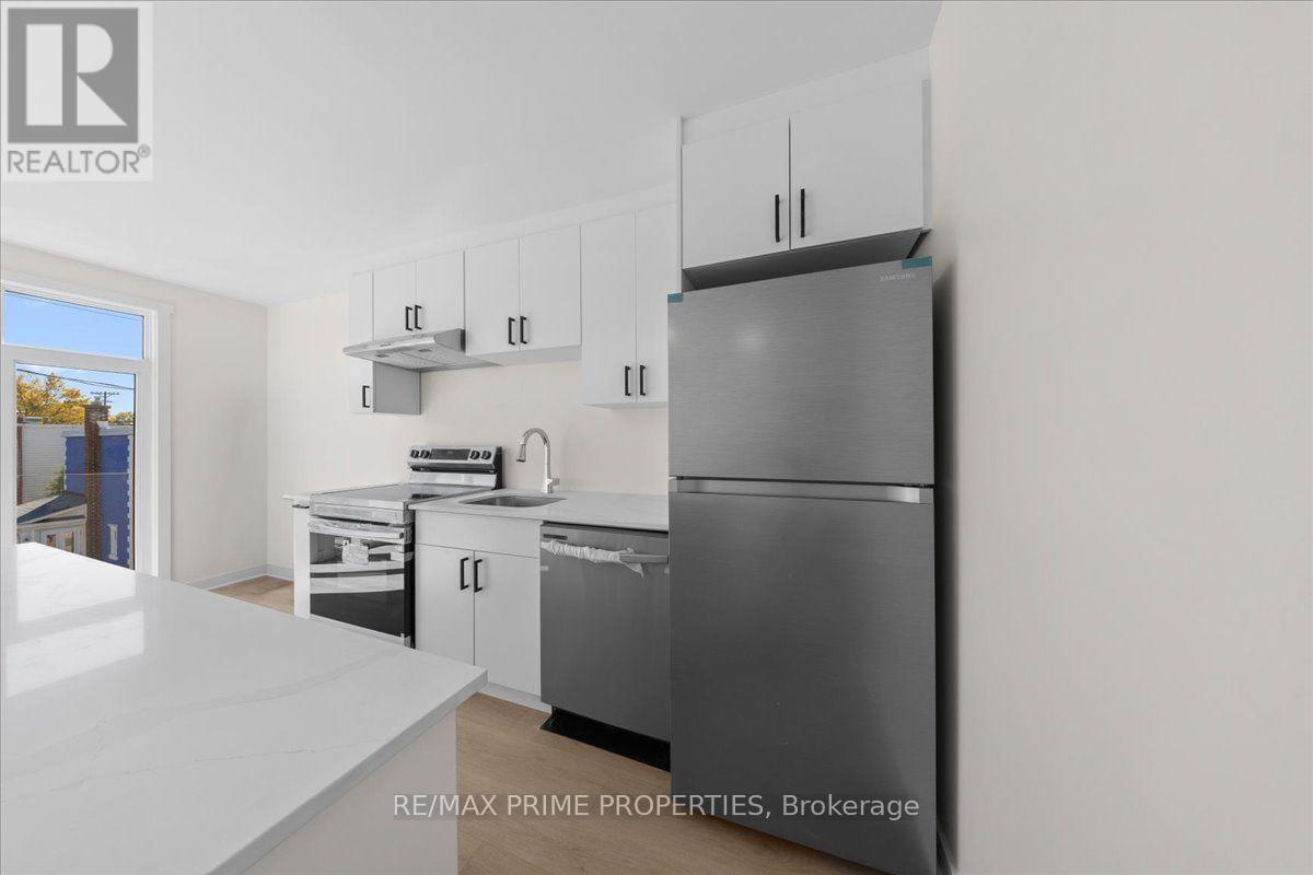 207 Carillon Street Property Photo 8