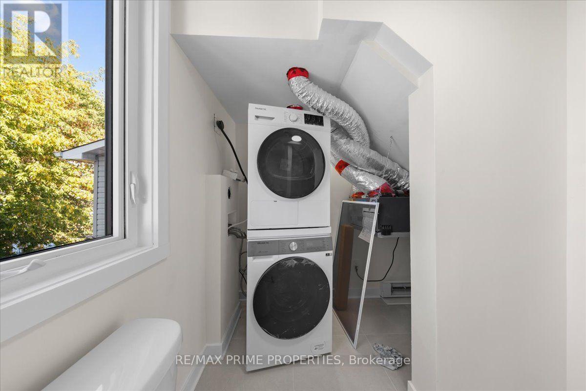 207 Carillon Street Property Photo 10