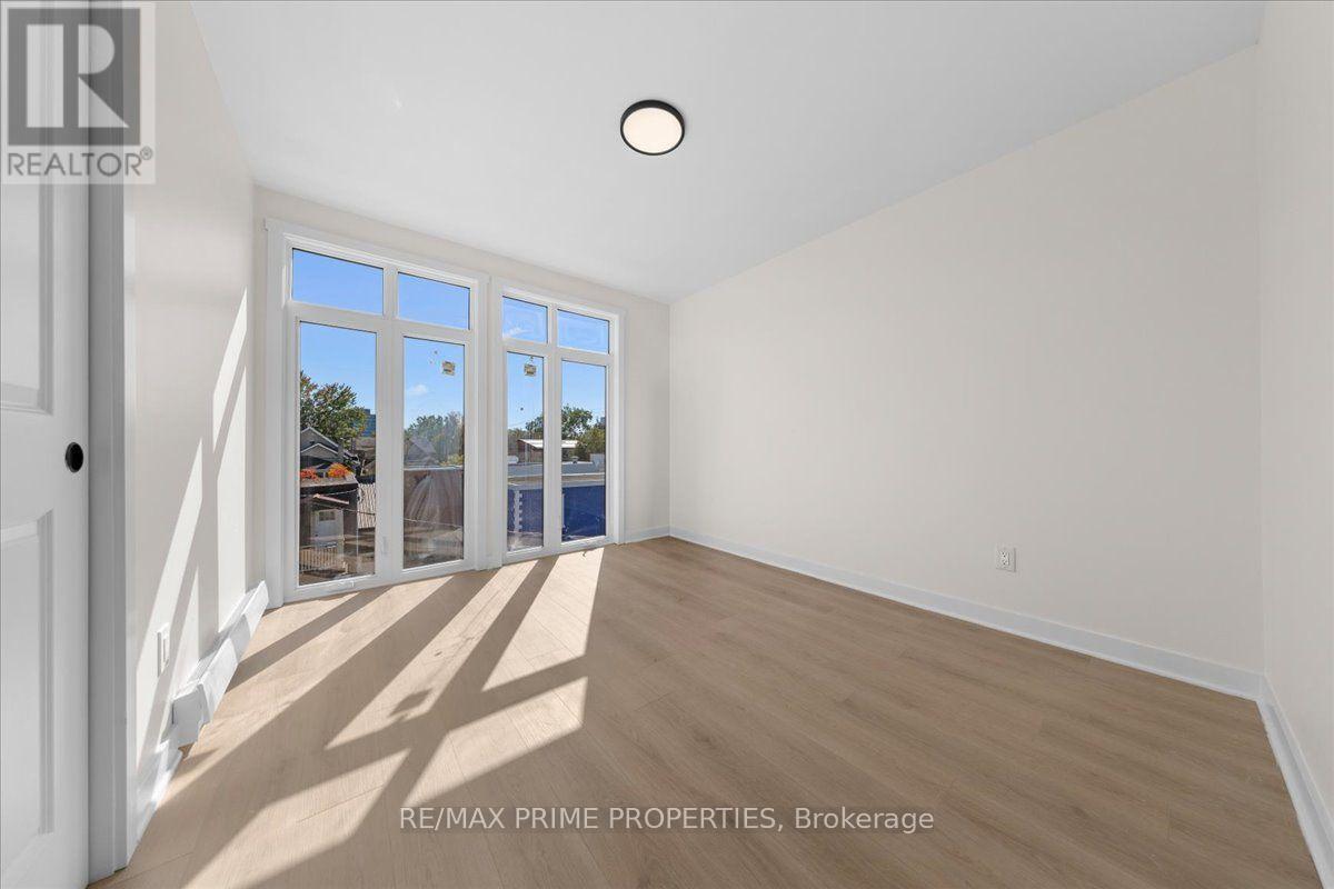 207 Carillon Street Property Photo 15