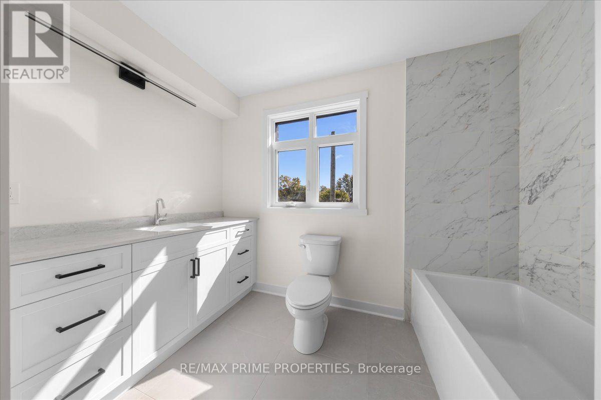 207 Carillon Street Property Photo 29