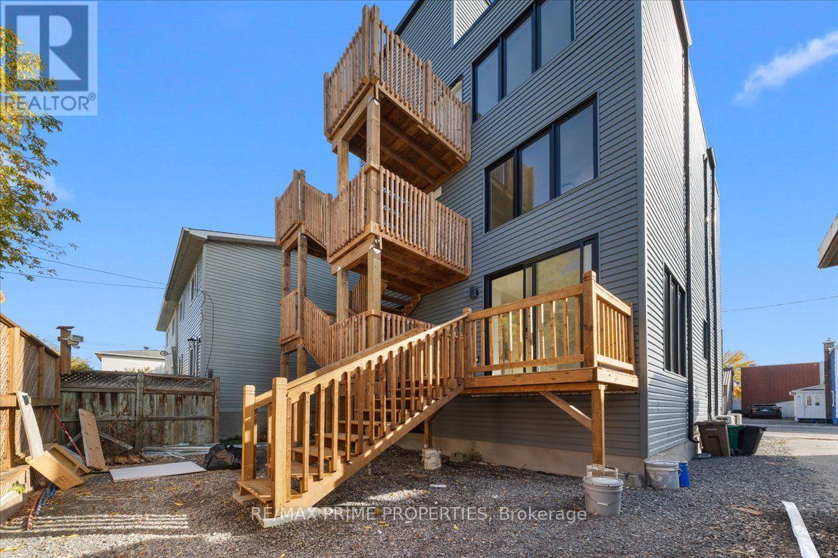 207 Carillon Street Property Photo 36