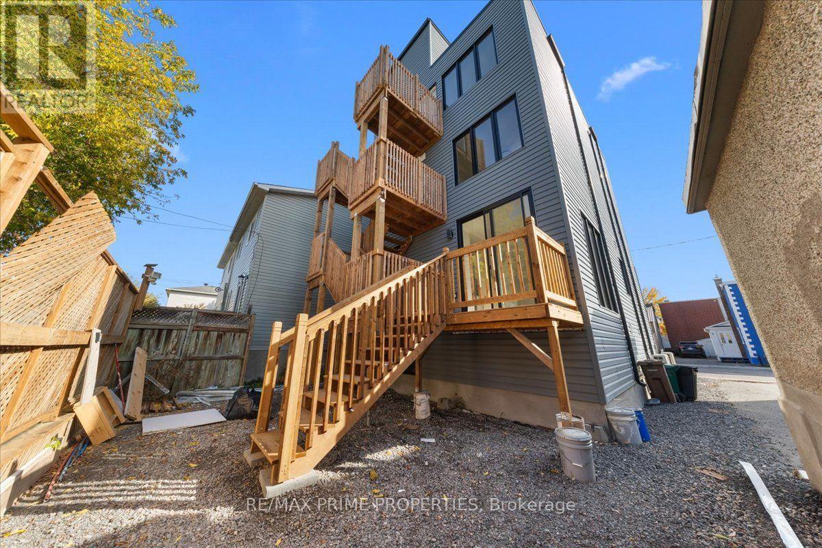 207 Carillon Street Property Photo 37