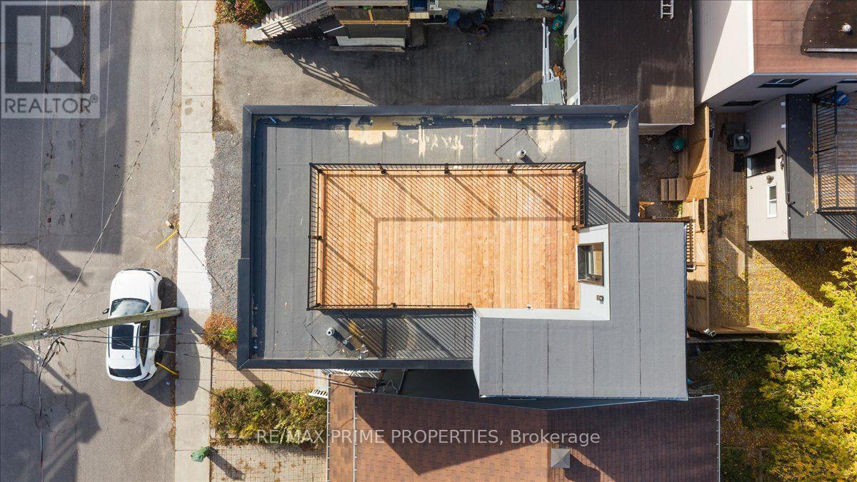 207 Carillon Street Property Photo 38