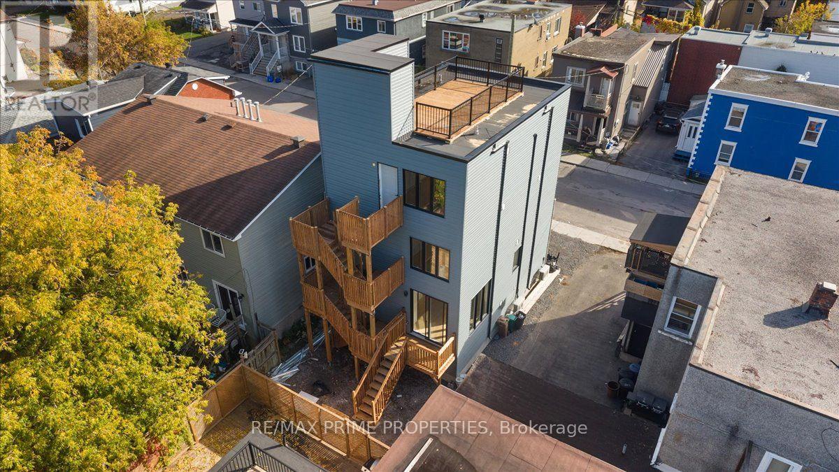 207 Carillon Street Property Photo 39