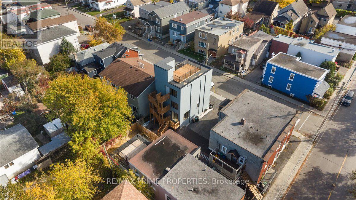 207 Carillon Street Property Photo 40