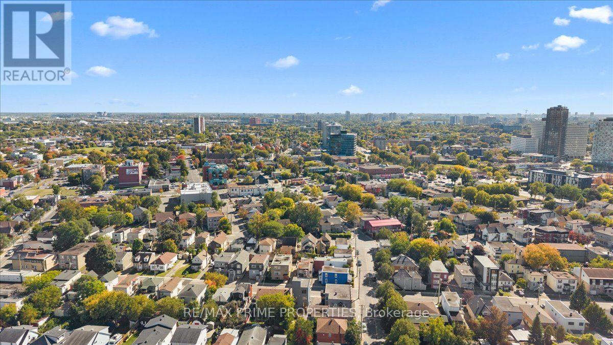 207 Carillon Street Property Photo 41