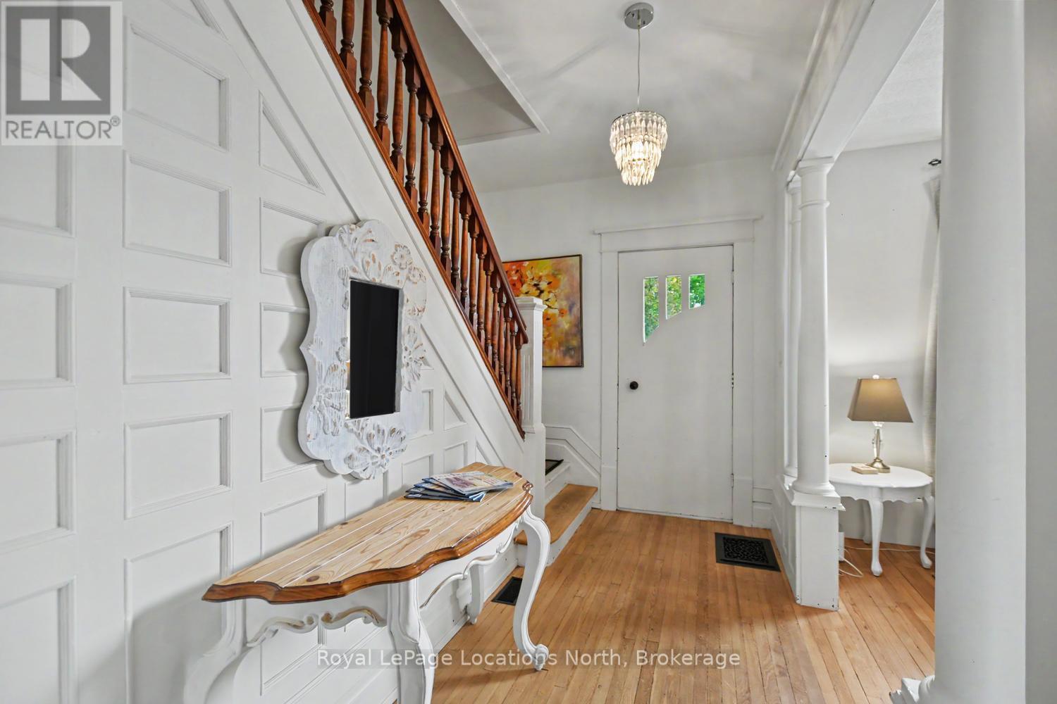 135 Marshall Street E Property Photo 4