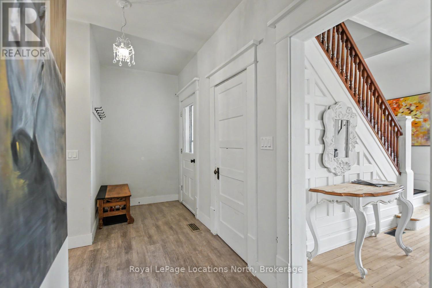 135 Marshall Street E Property Photo 12