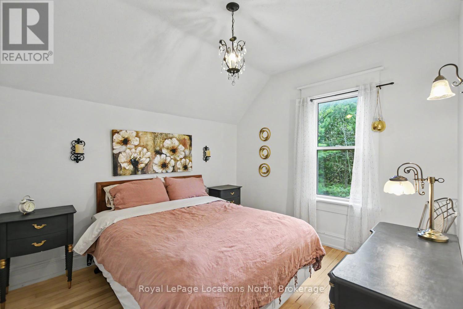 135 Marshall Street E Property Photo 22