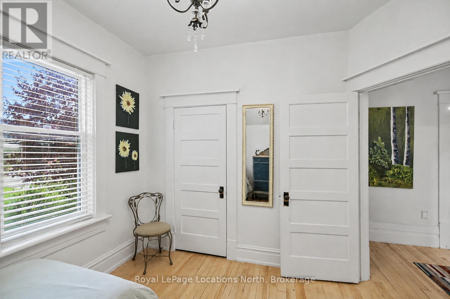 135 Marshall Street E Property Photo 25