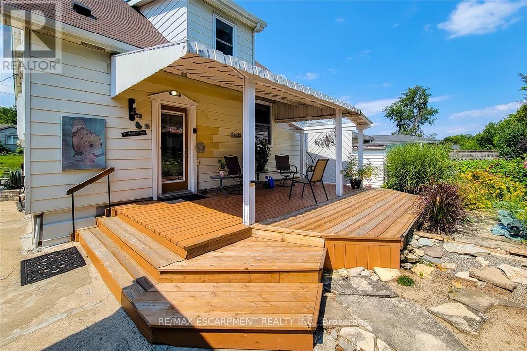 42 Lake Avenue N Property Photo 9