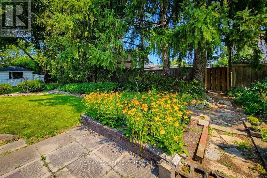 42 Lake Avenue N Property Photo 11