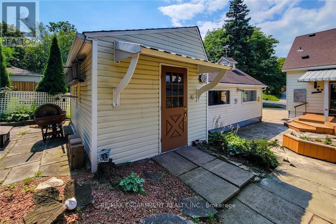 42 Lake Avenue N Property Photo 36