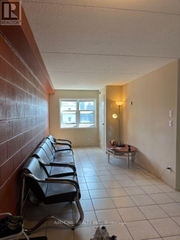 403 - 261 Lester Street Property Photo 4