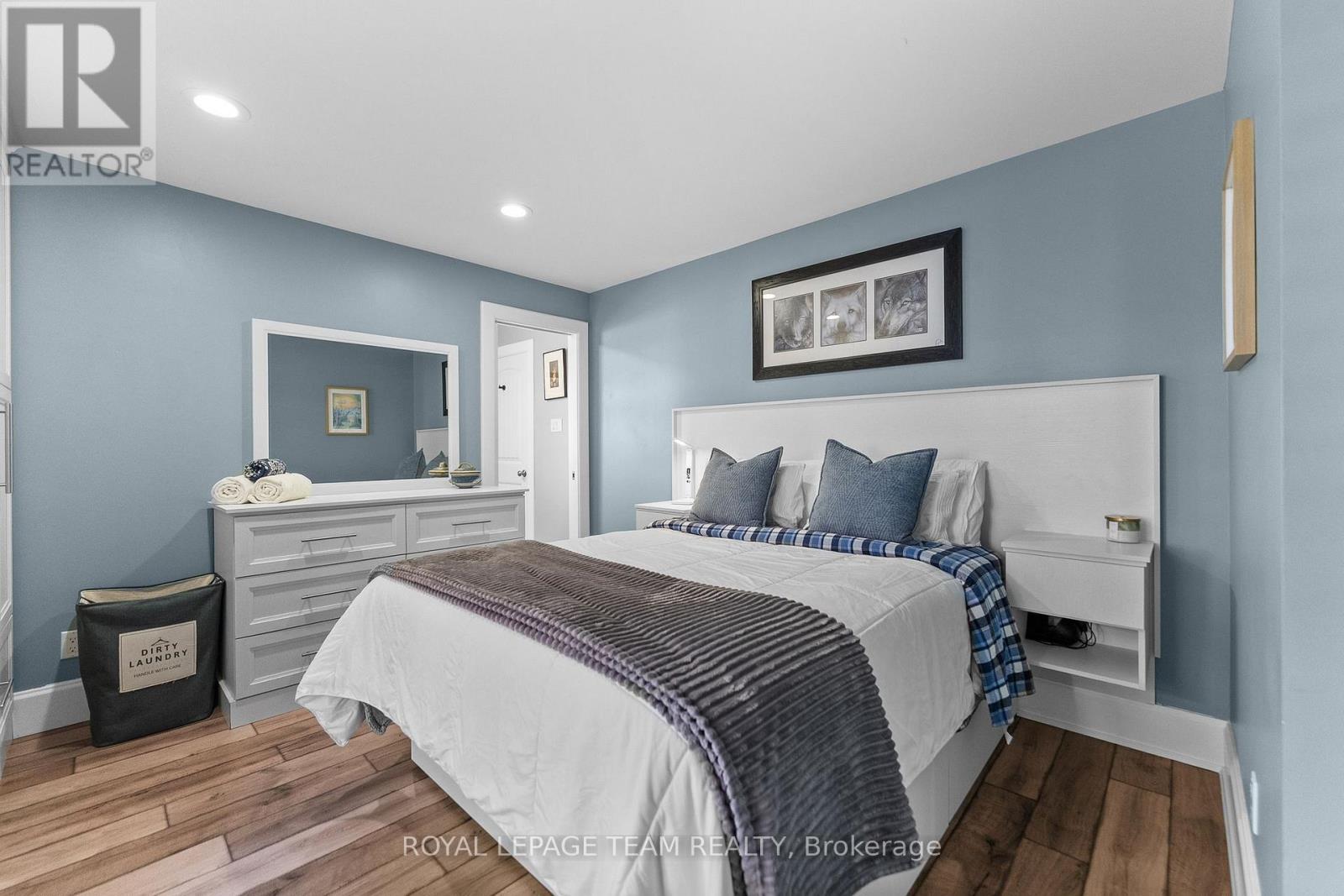 729 Raglan Street S Property Photo 15