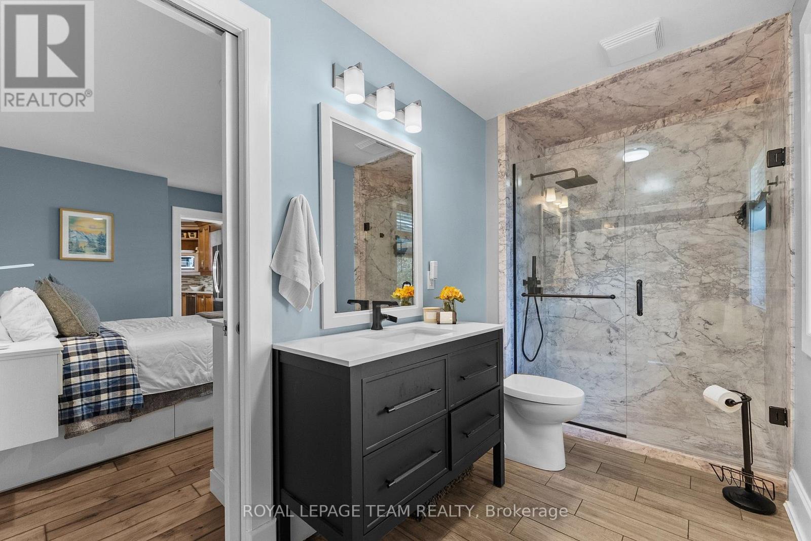 729 Raglan Street S Property Photo 16