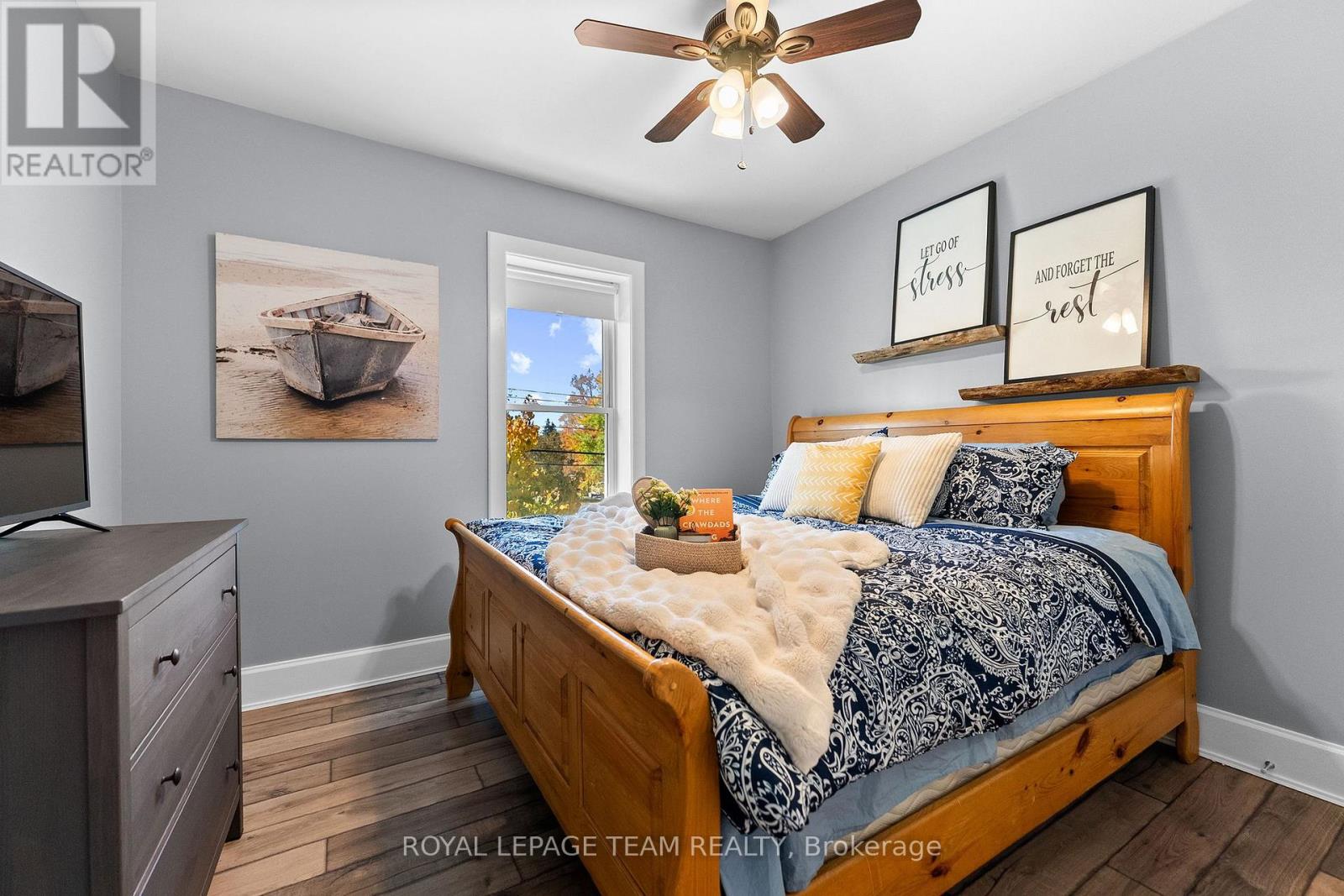 729 Raglan Street S Property Photo 19