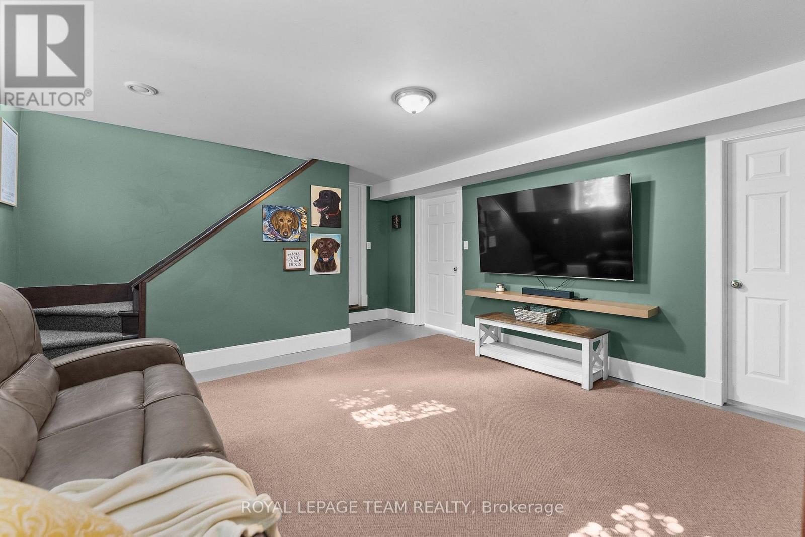 729 Raglan Street S Property Photo 22