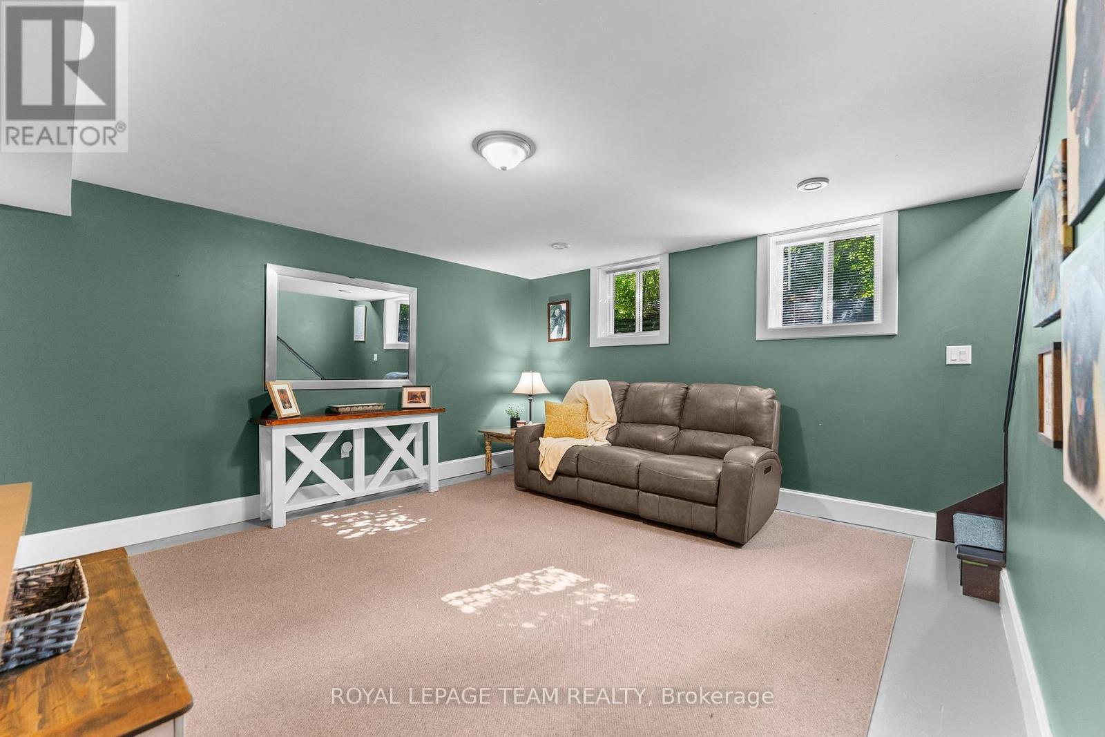729 Raglan Street S Property Photo 23