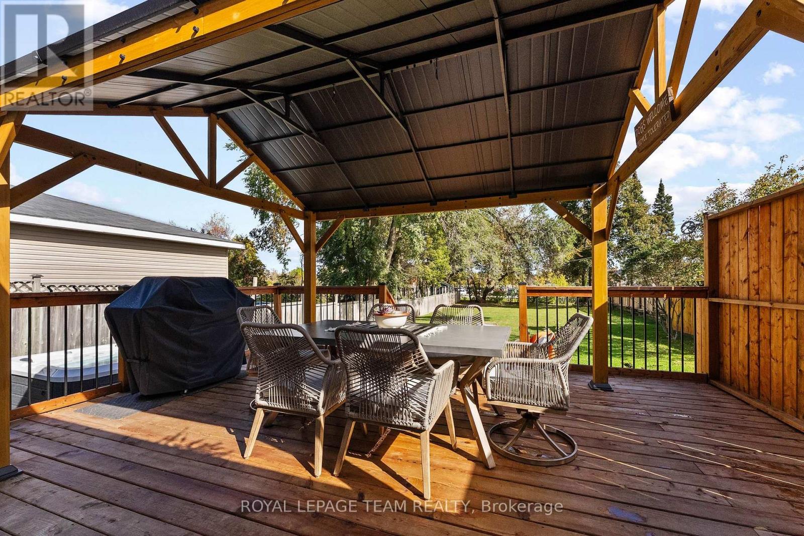 729 Raglan Street S Property Photo 28