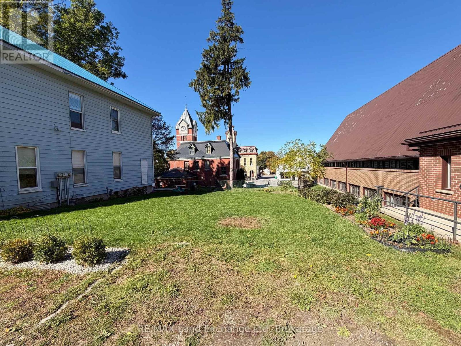276 Centre Street Property Photo 2