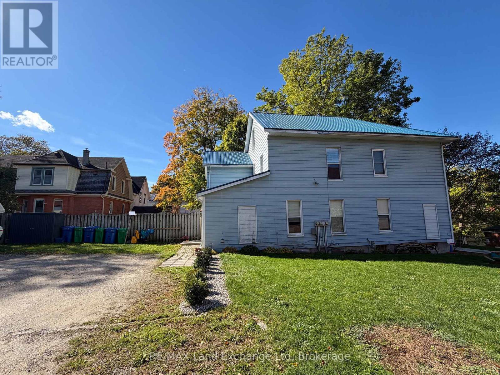 276 Centre Street Property Photo 3
