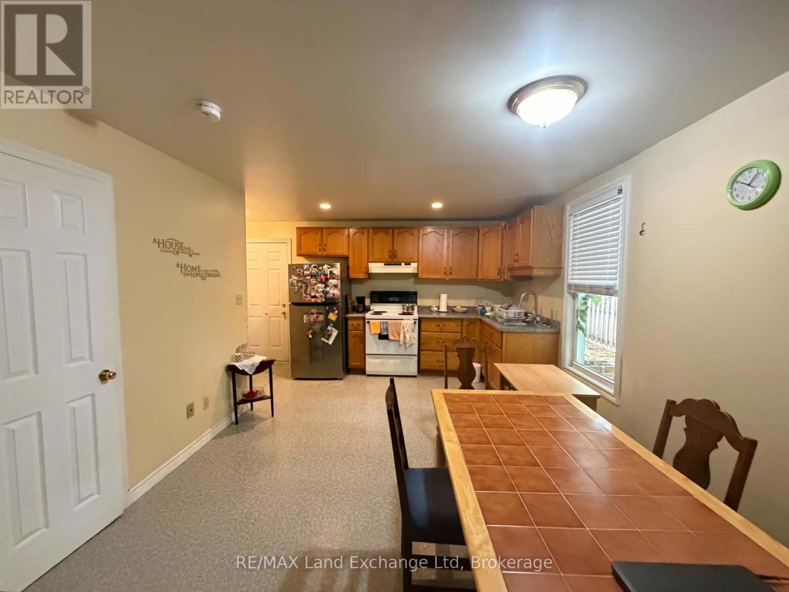 276 Centre Street Property Photo 9
