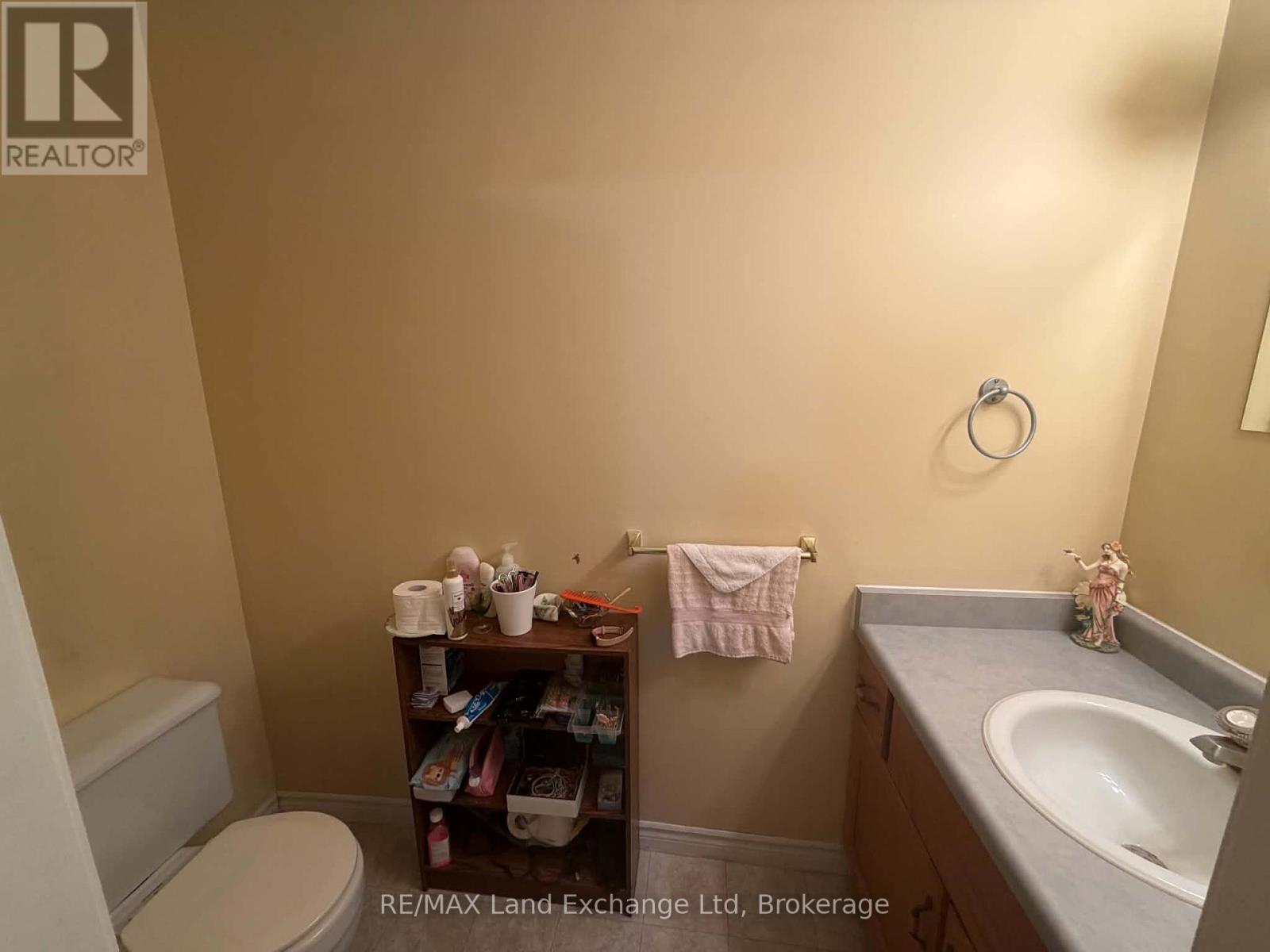 276 Centre Street Property Photo 10