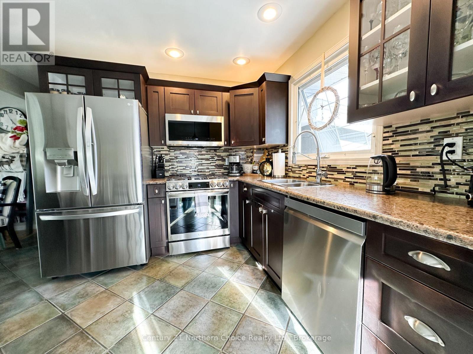 52 Dickenson Road Property Photo 2