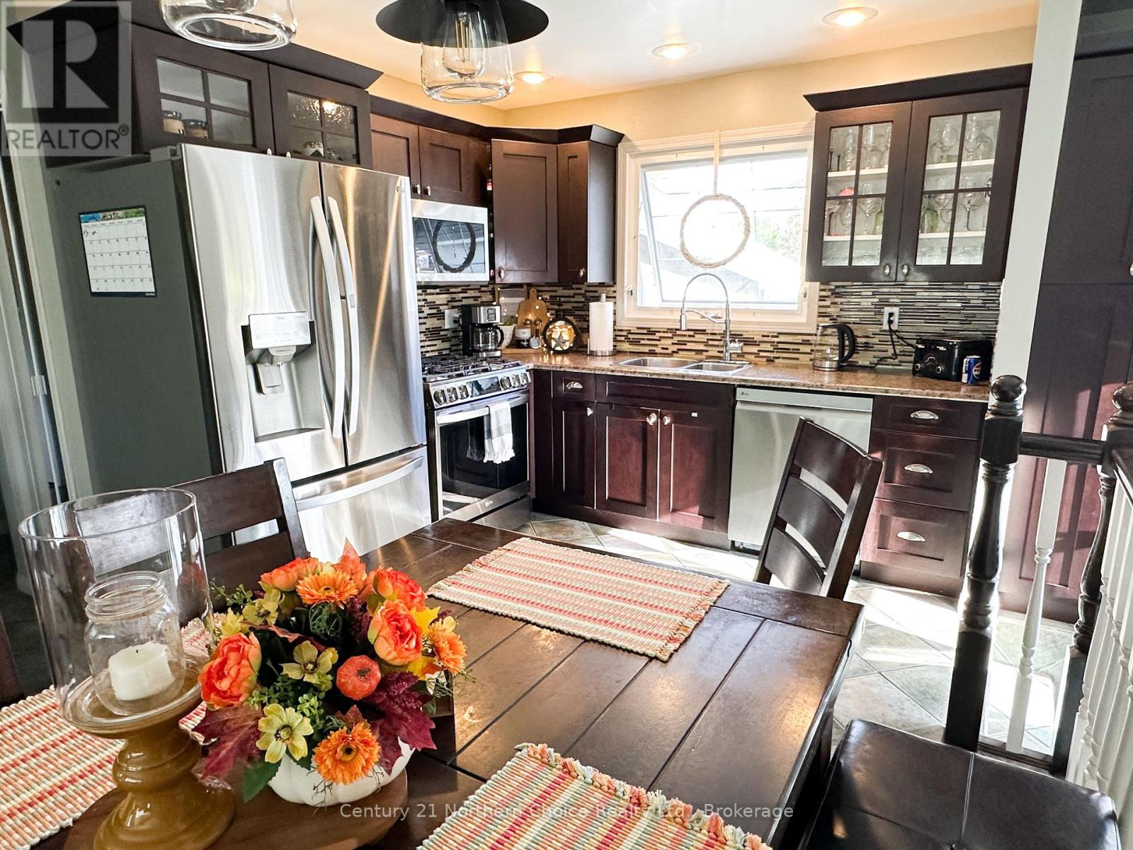 52 Dickenson Road Property Photo 3