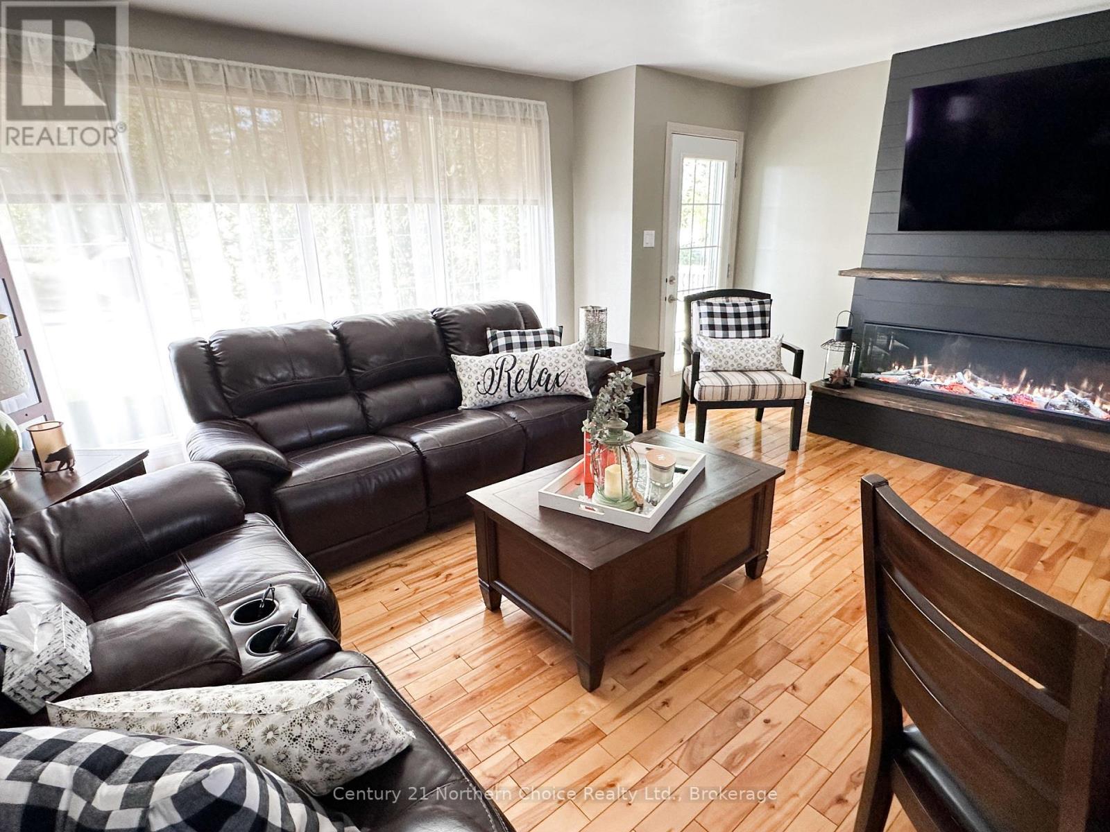 52 Dickenson Road Property Photo 6