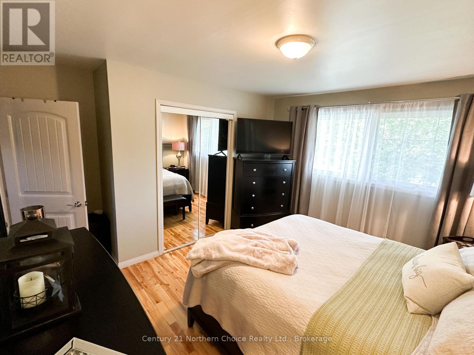 52 Dickenson Road Property Photo 8
