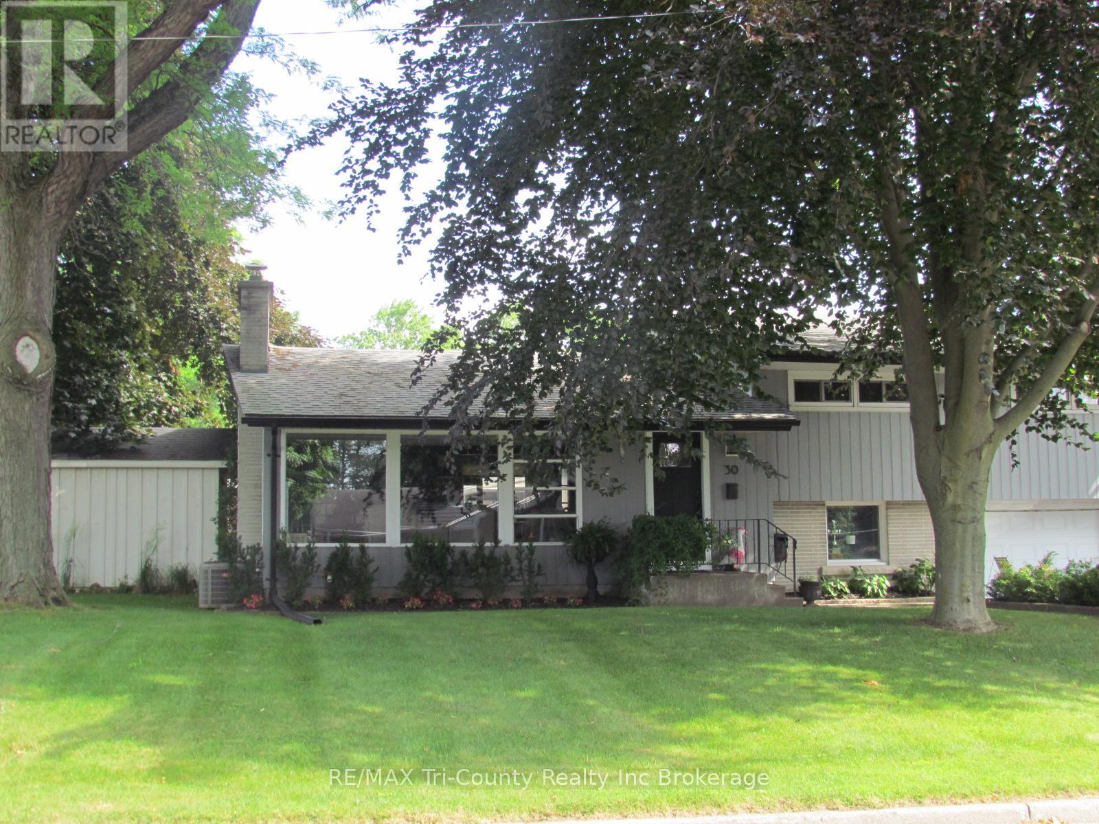 30 Fairfield Crescent Property Photo 2
