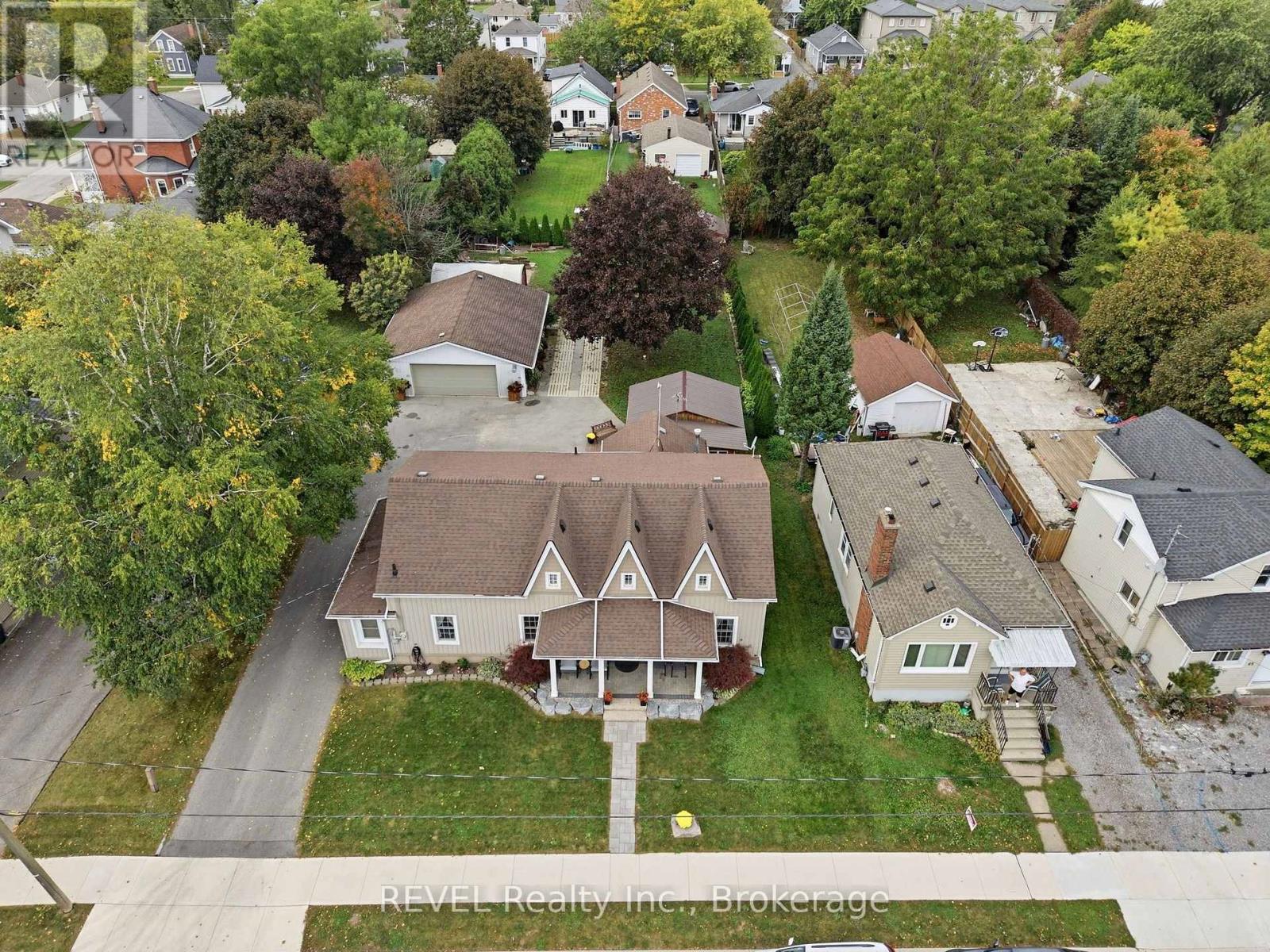 61 Queen Street N Property Photo 5