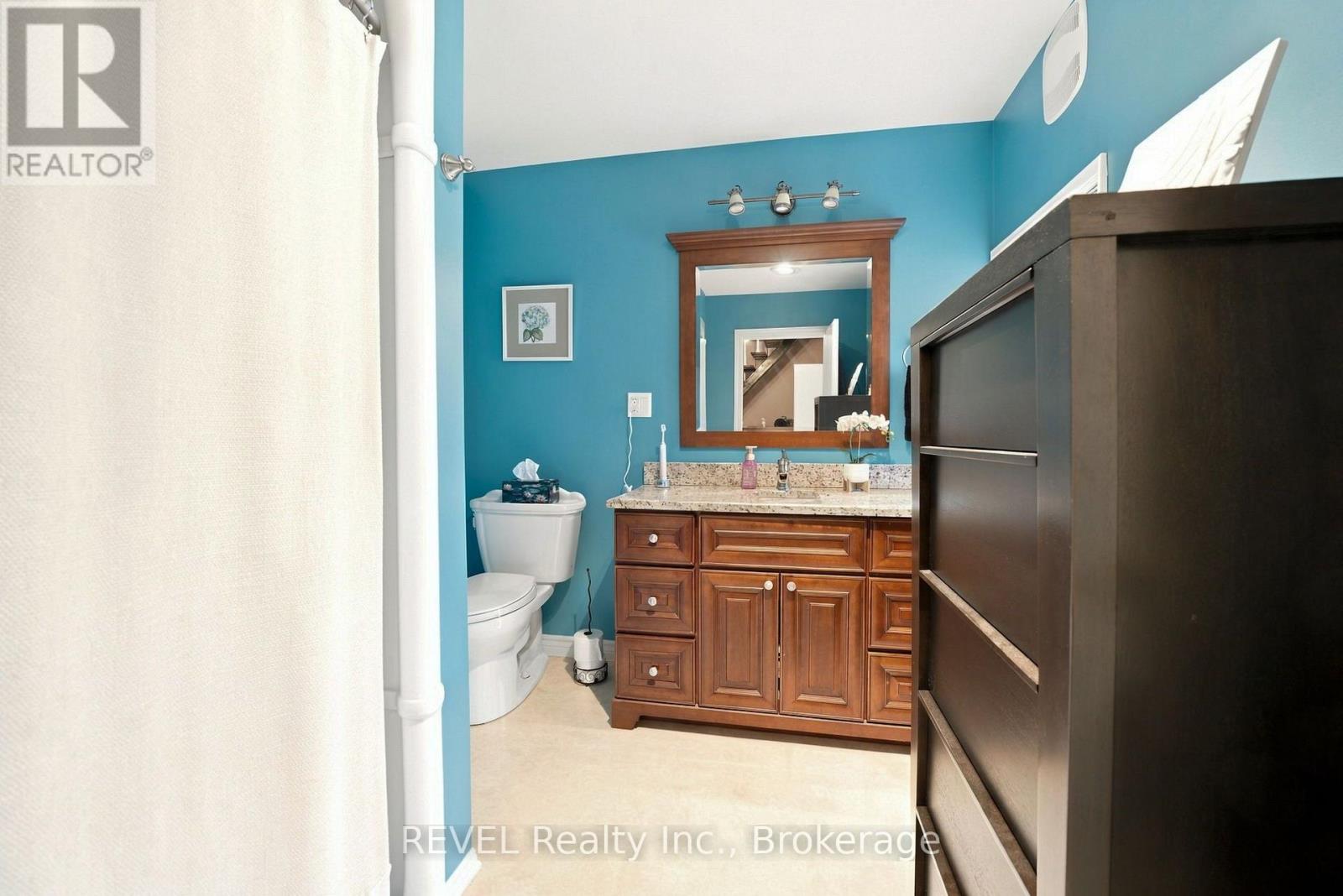 61 Queen Street N Property Photo 10