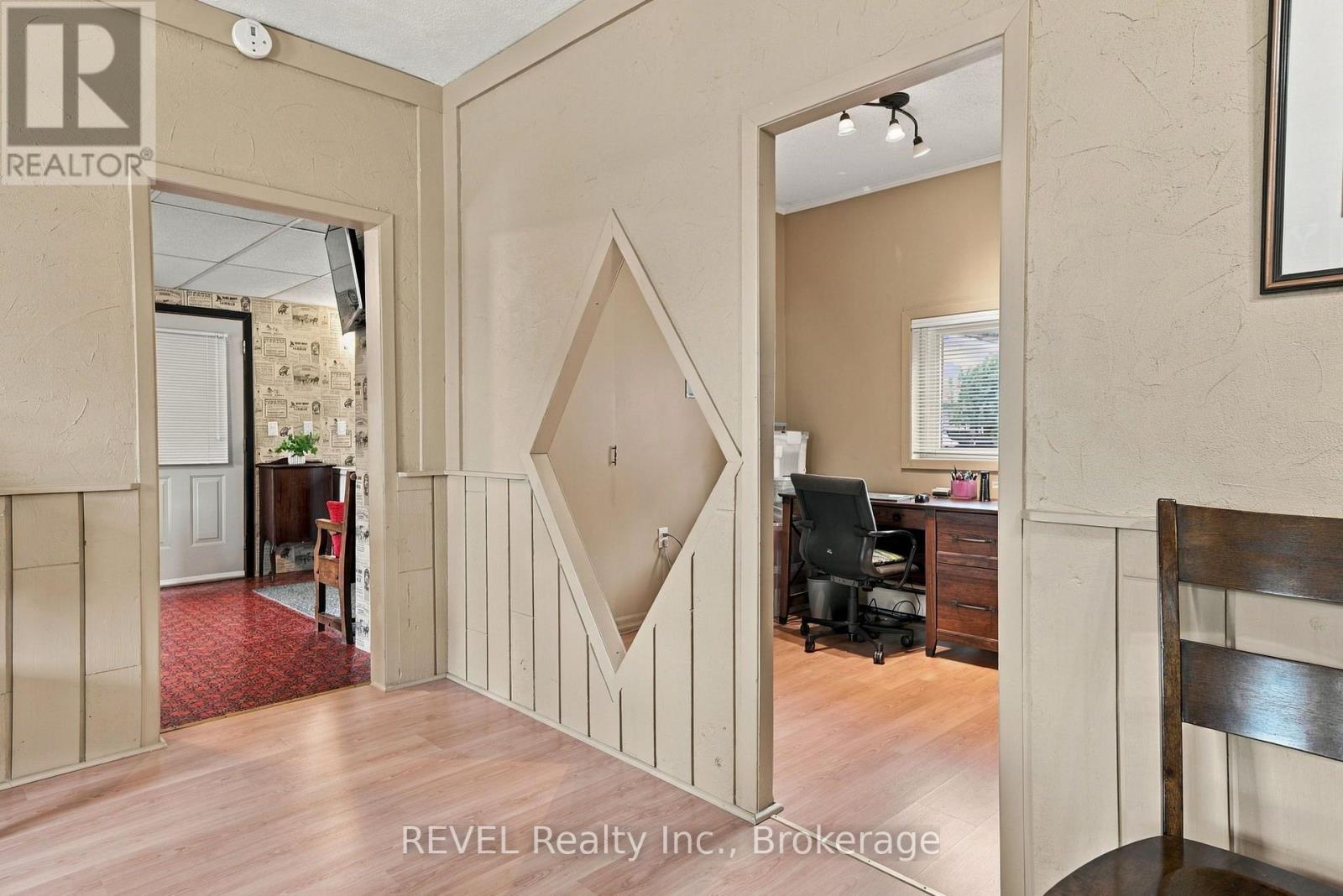 61 Queen Street N Property Photo 18