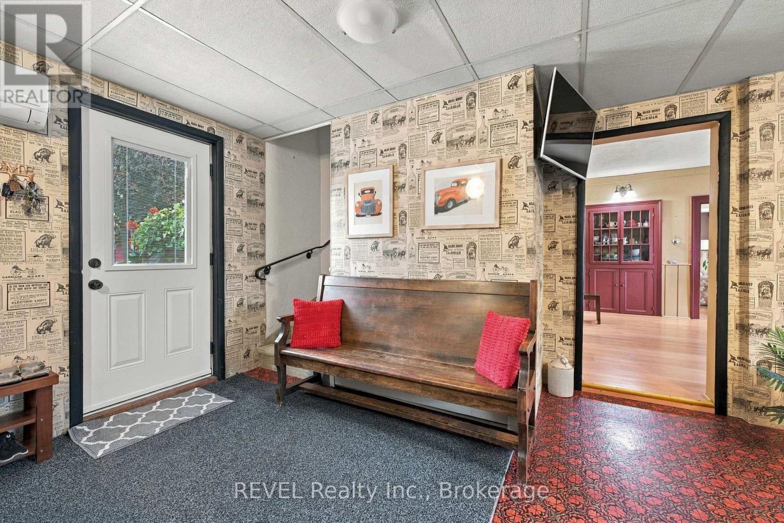 61 Queen Street N Property Photo 21