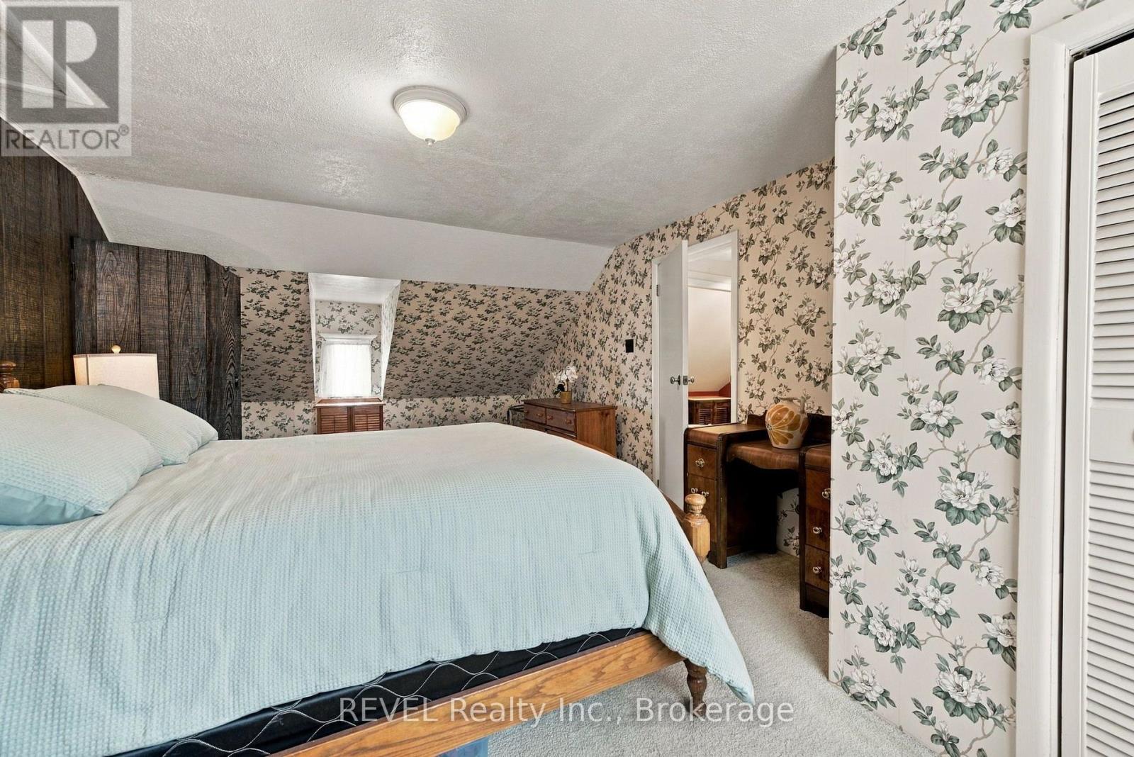 61 Queen Street N Property Photo 22