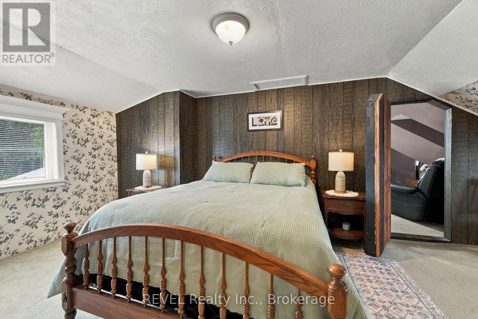 61 Queen Street N Property Photo 23