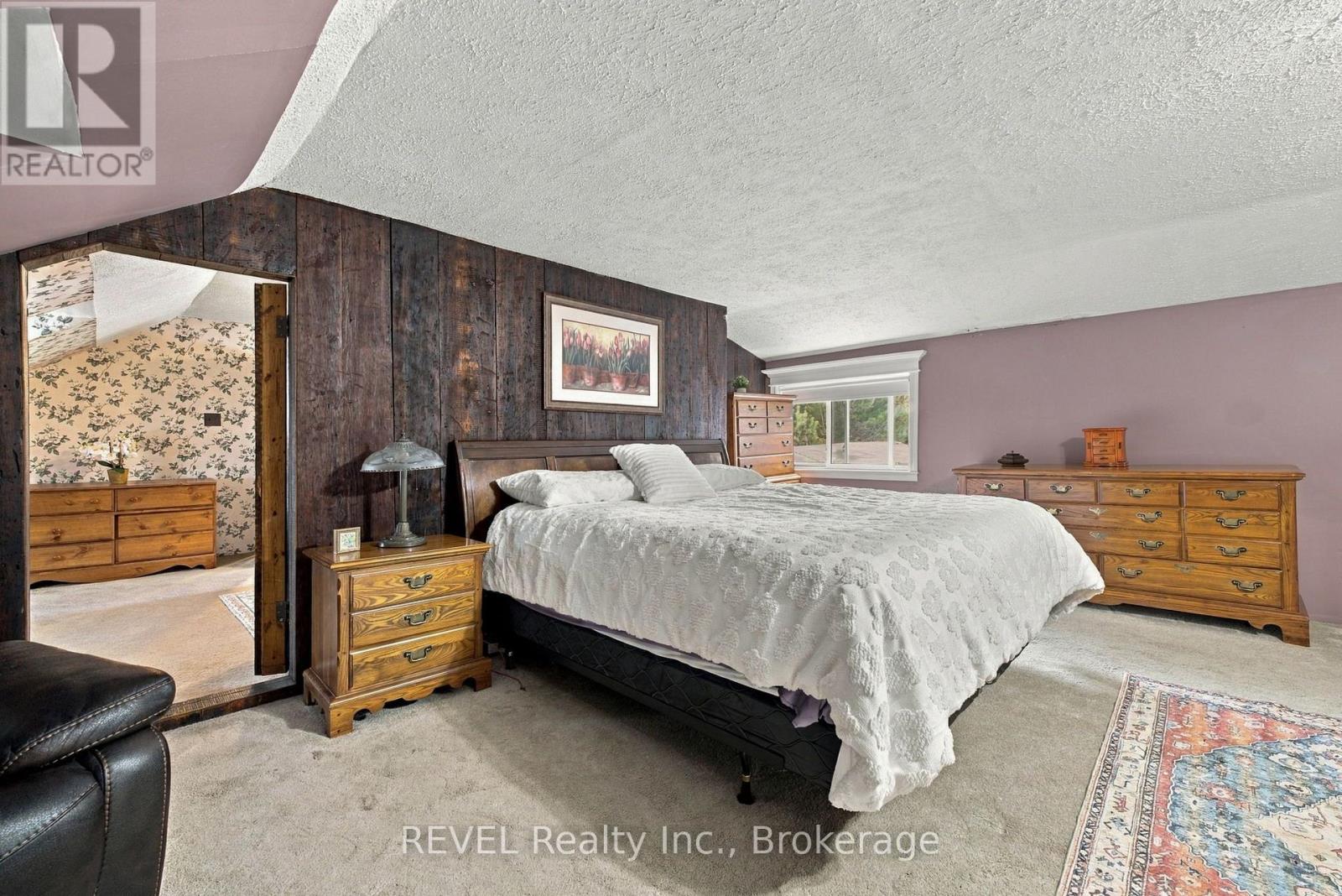 61 Queen Street N Property Photo 27