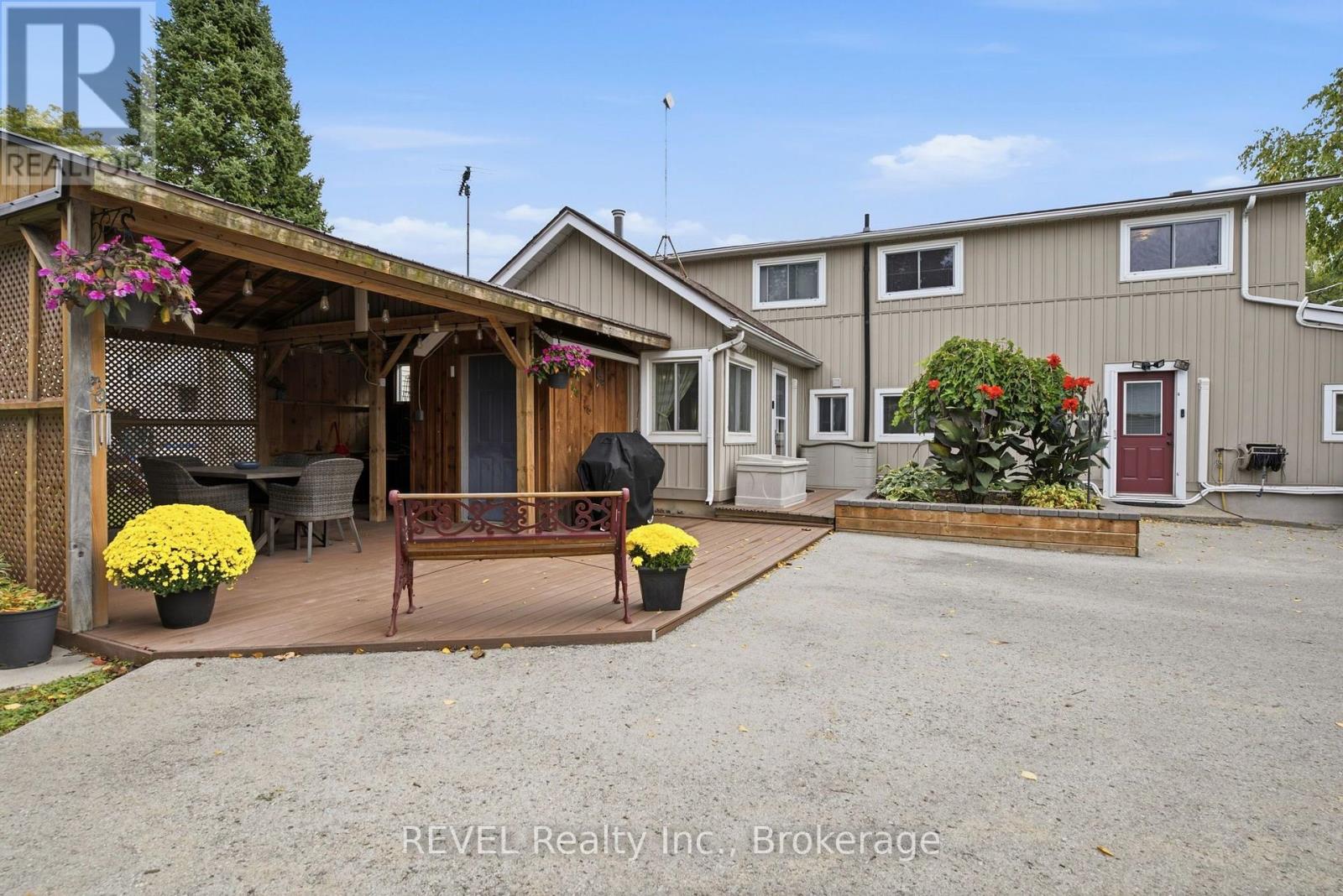 61 Queen Street N Property Photo 30