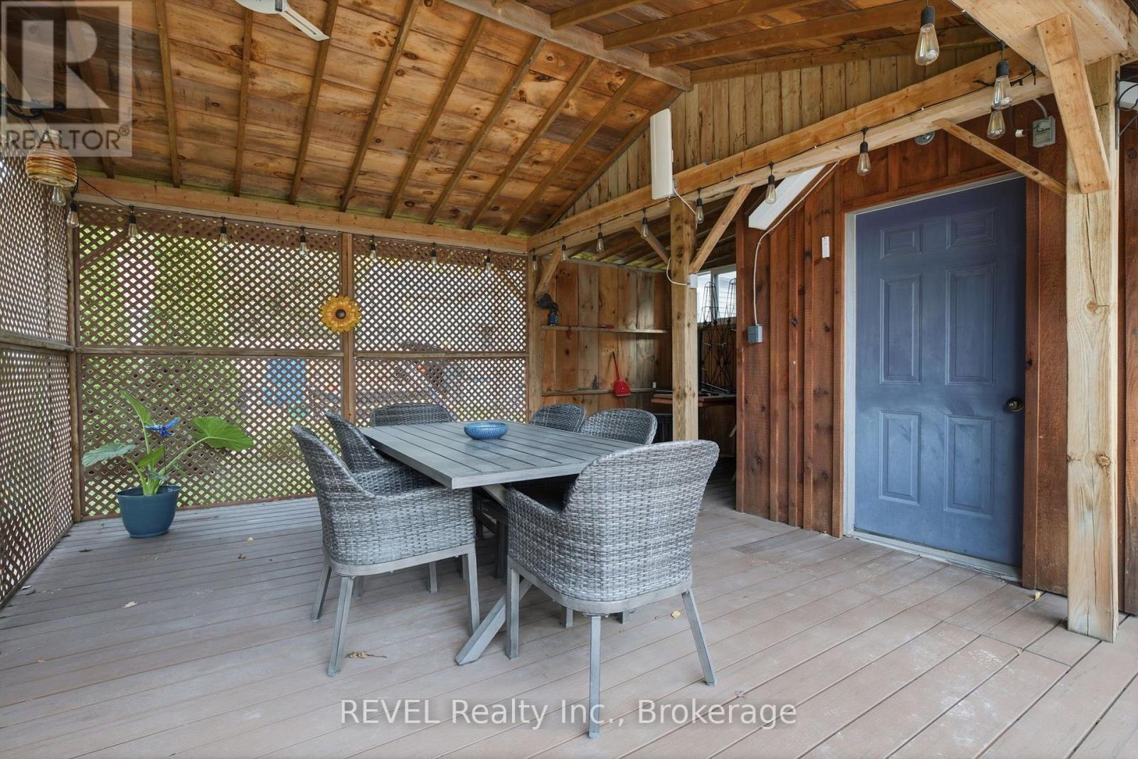61 Queen Street N Property Photo 31