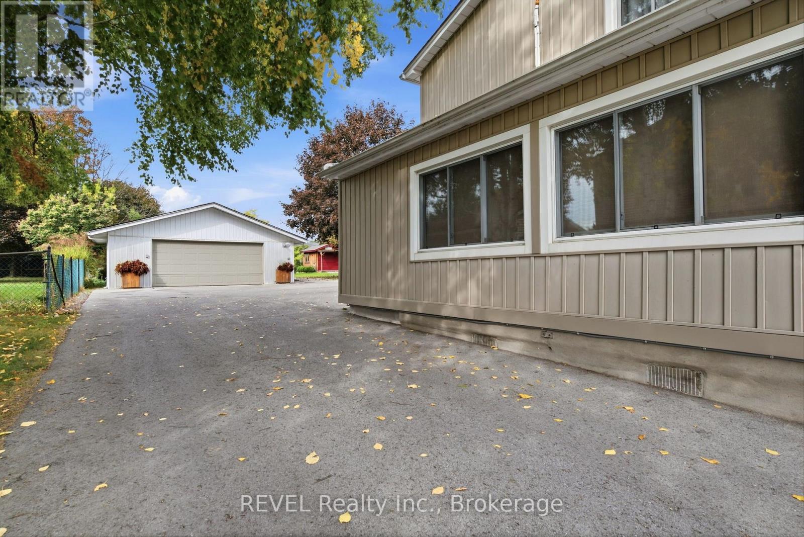 61 Queen Street N Property Photo 33