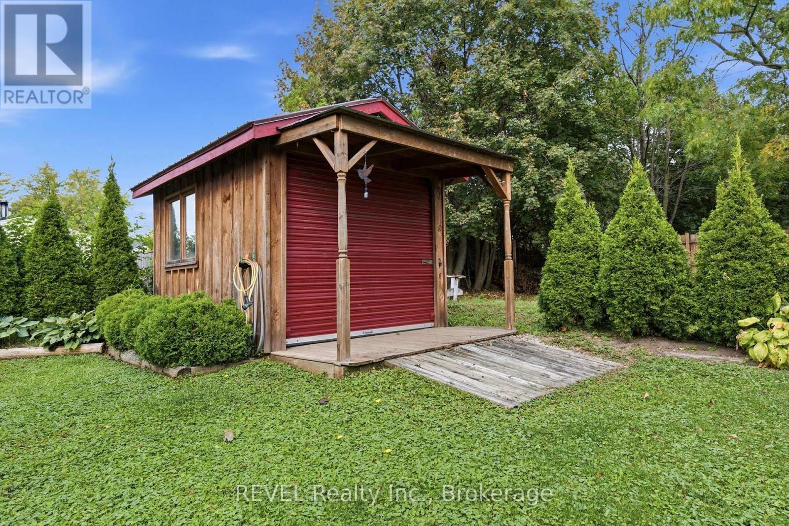 61 Queen Street N Property Photo 35