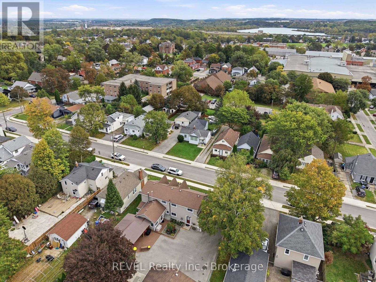 61 Queen Street N Property Photo 36