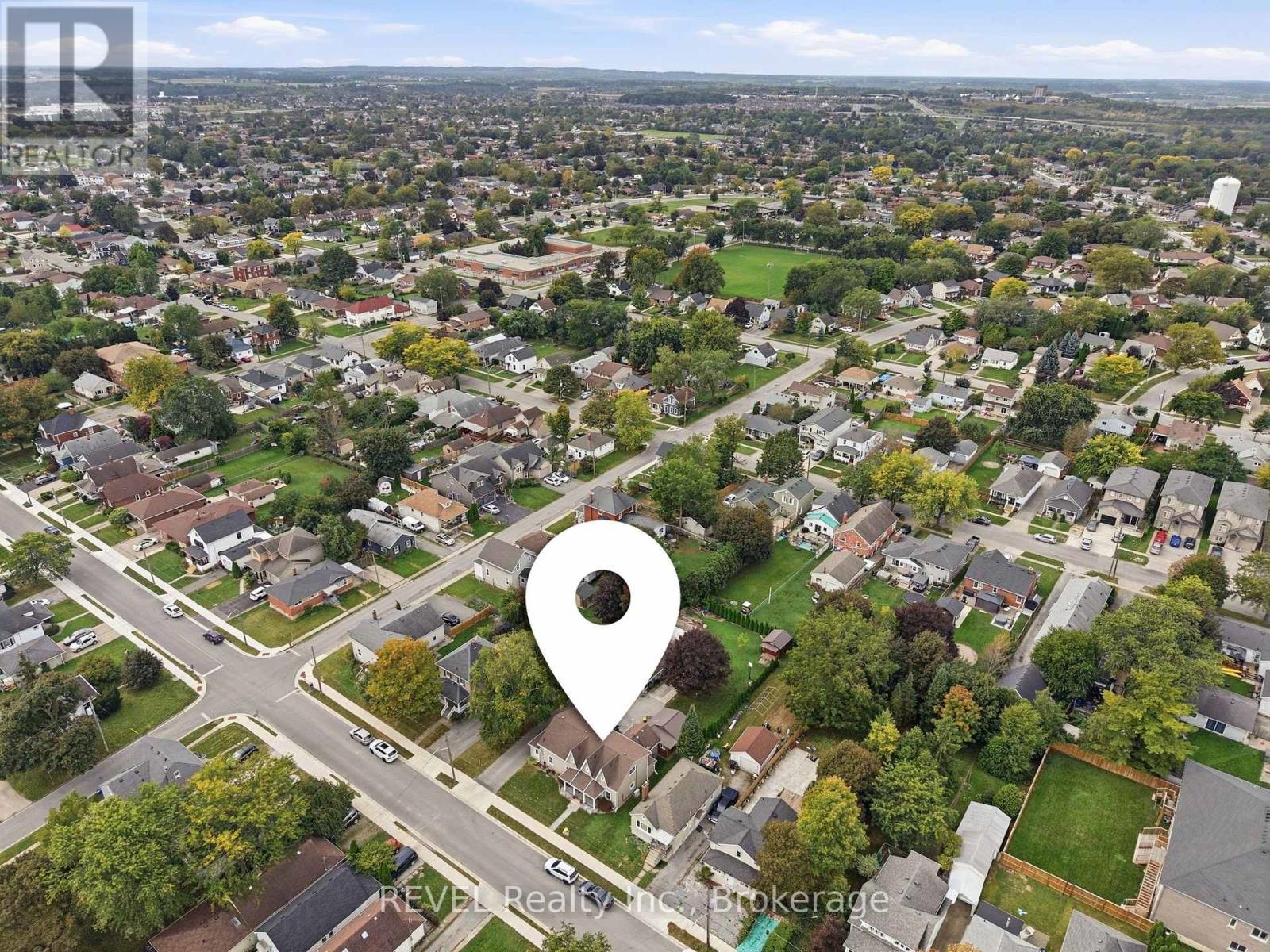 61 Queen Street N Property Photo 38