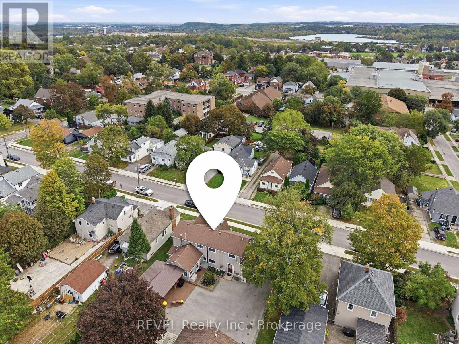61 Queen Street N Property Photo 44